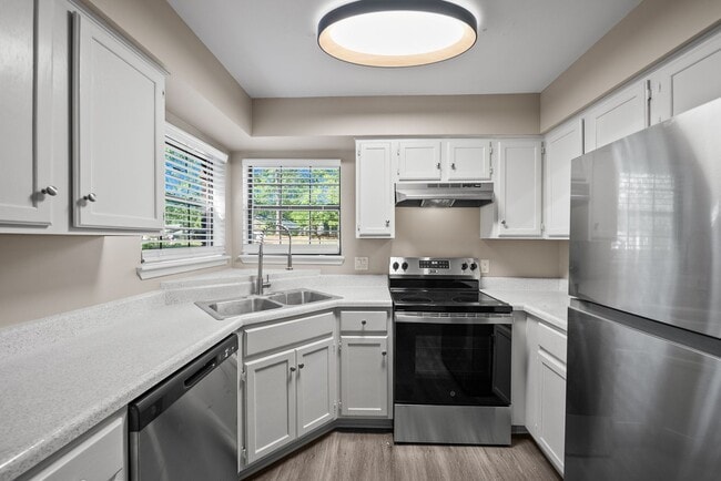 Building Photo - 24 Oak Ridge Dr
