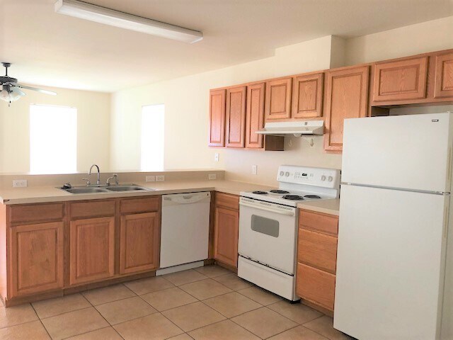 Kitchen - 215 N McCampbell St