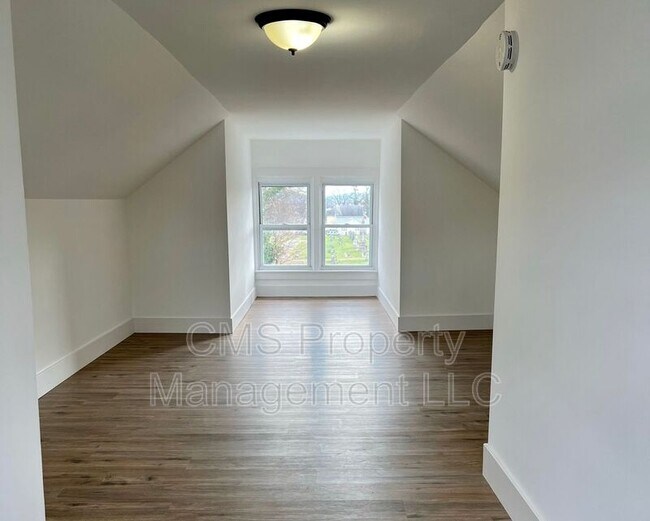 Building Photo - 270 Irwin St