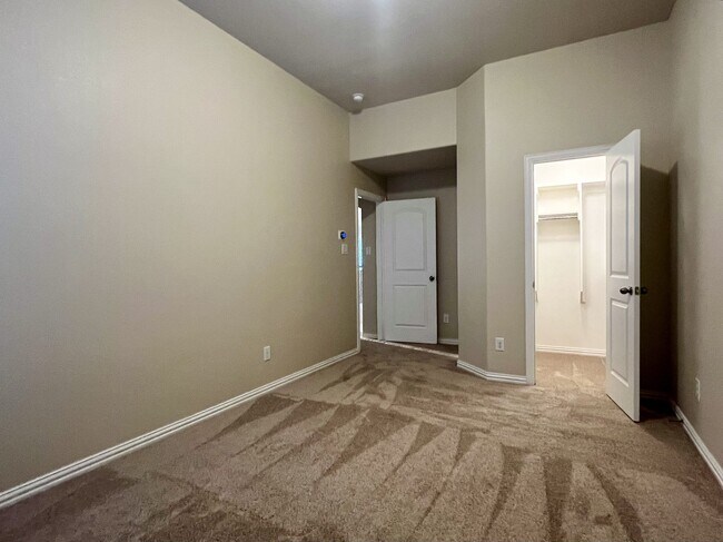 Building Photo - 2104 Indigo Dr