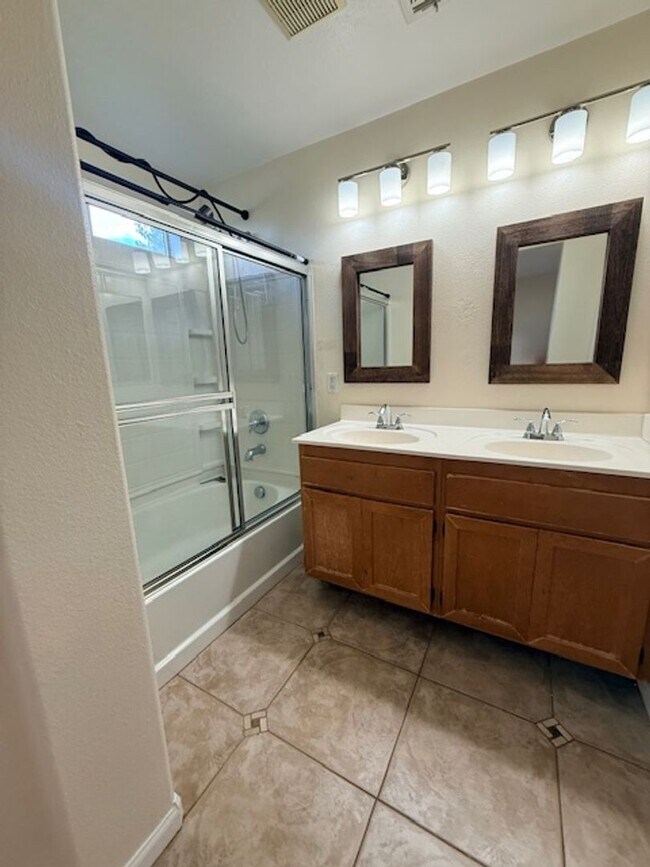 Building Photo - Eastlake Vistas condo available now