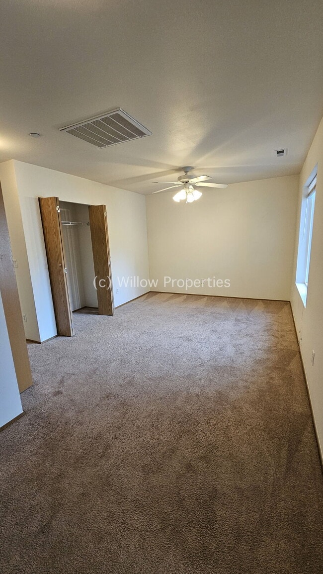 Building Photo - Beautiful NW Landing Home