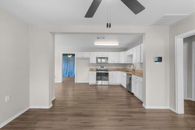 Building Photo - 657 E Commerce St