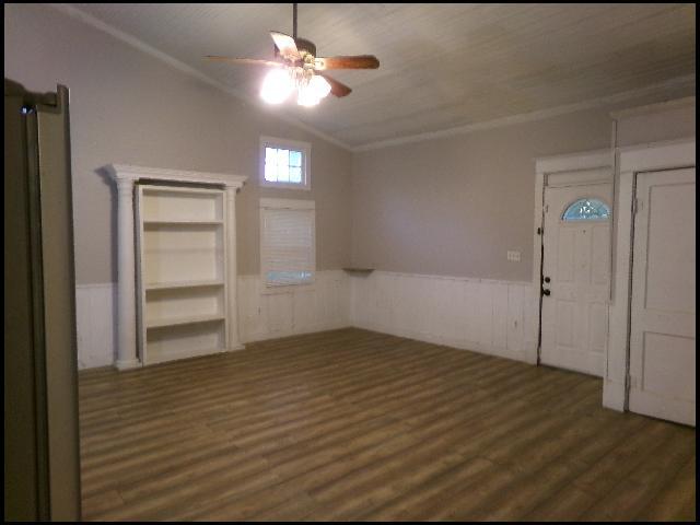 Building Photo - 303 E Nichols St