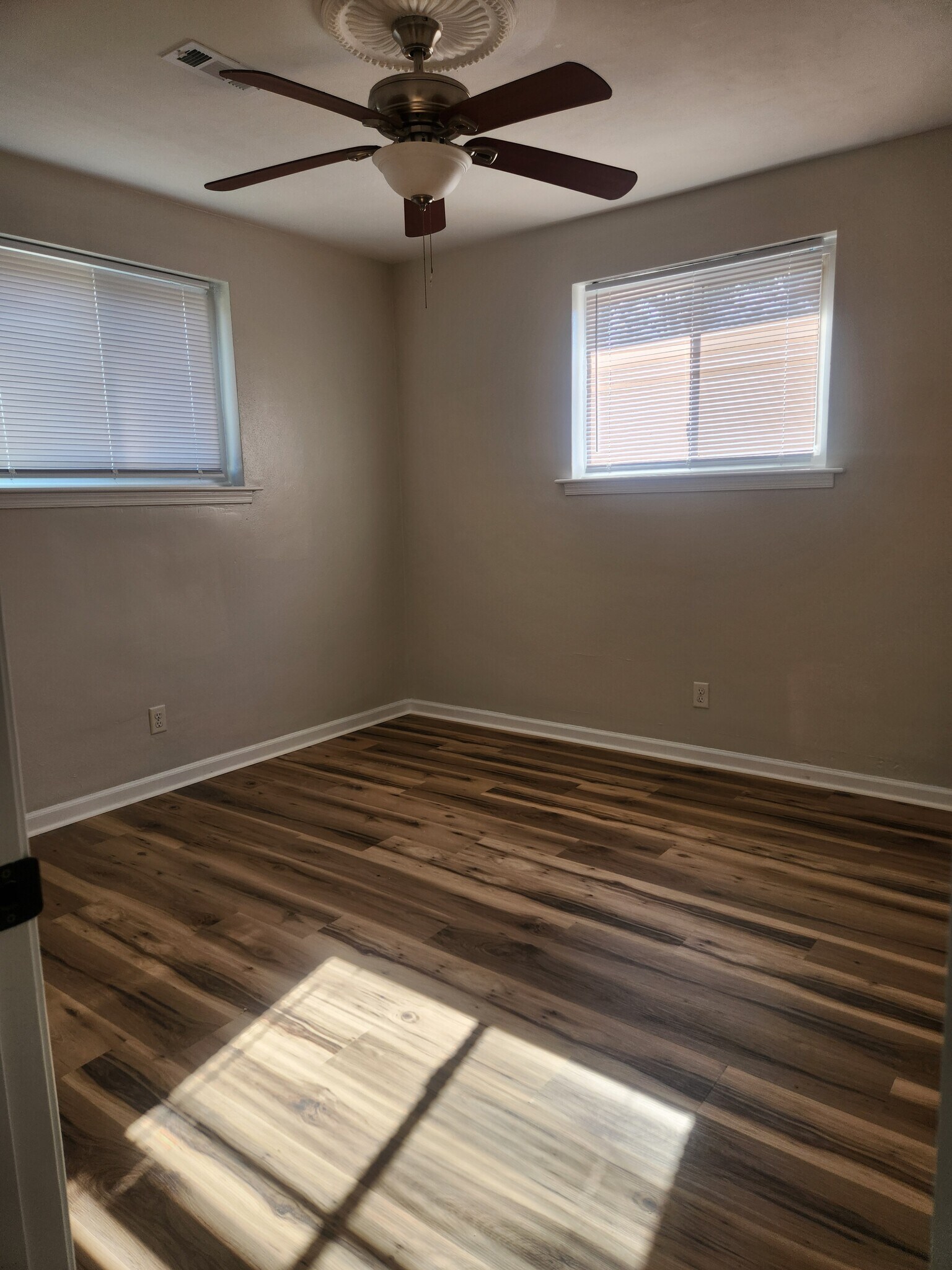 Building Photo - 9334 Peachtree St