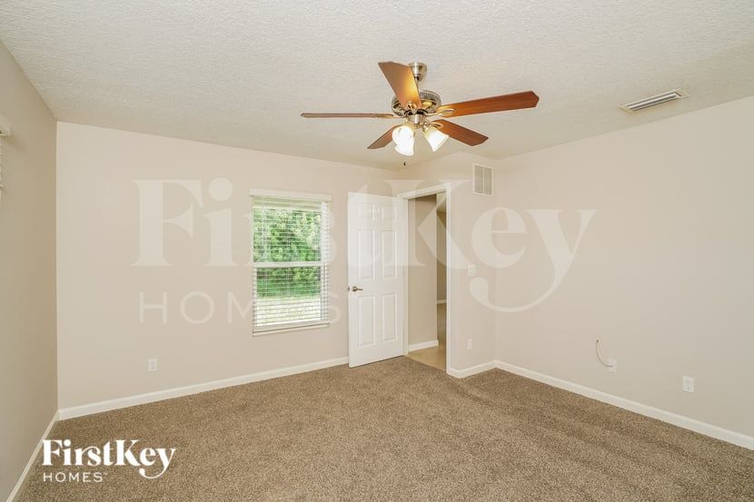 Building Photo - 4285 SW Walker St