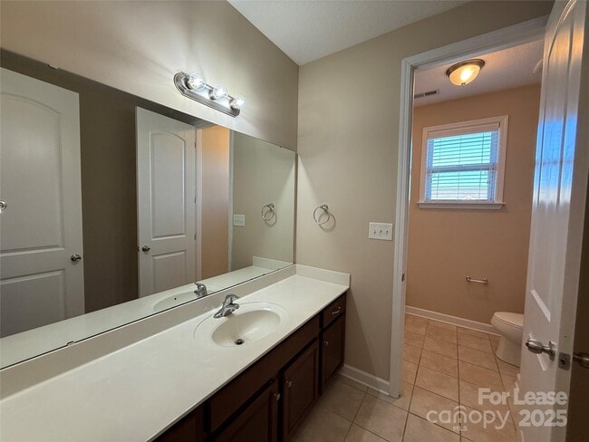 Building Photo - 109 Community Park Ln