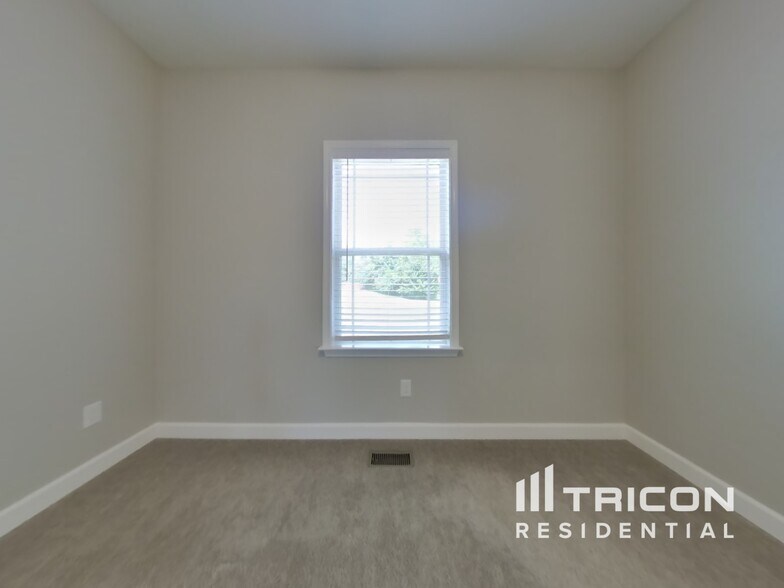 Building Photo - 512 Poplar Bend Dr