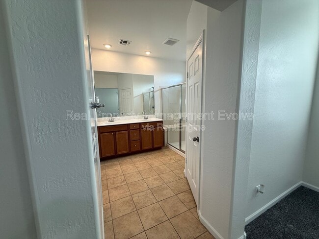 Building Photo - 36812 Yellowstone Dr