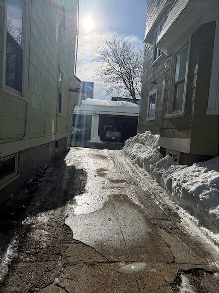 Building Photo - 43 Harvest St