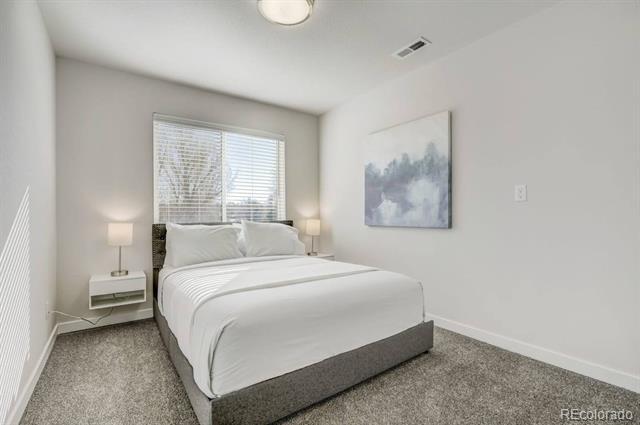 Building Photo - 2220 E La Salle St