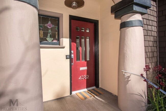 Building Photo - Eureka Valley/Castro 4 Bed + Bonus Room, 3 Bath, 2 Car Garage, City & Valley Views