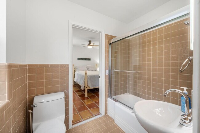 Building Photo - 49 River Dr