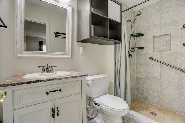 Building Photo - 2253 Triway Ln