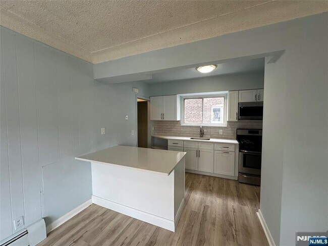 Building Photo - 8 Laird Pl