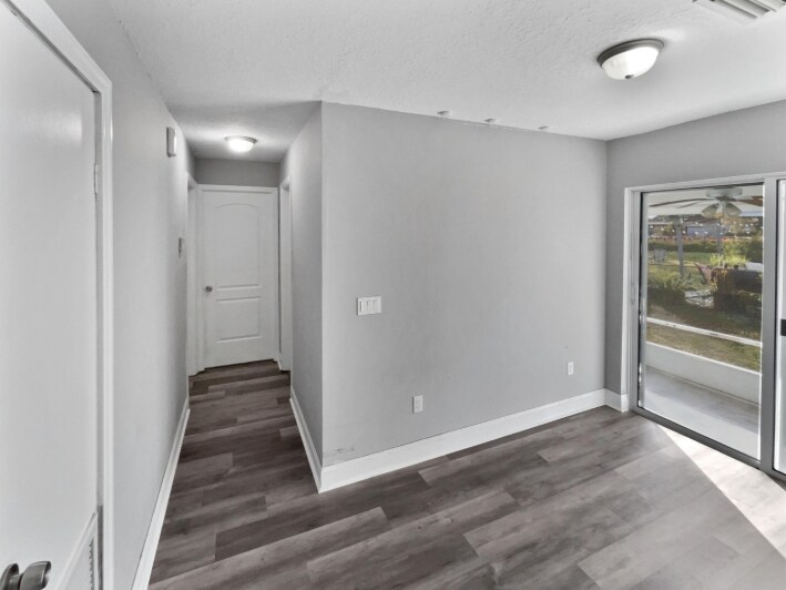 Building Photo - 409 Coconut Ave E