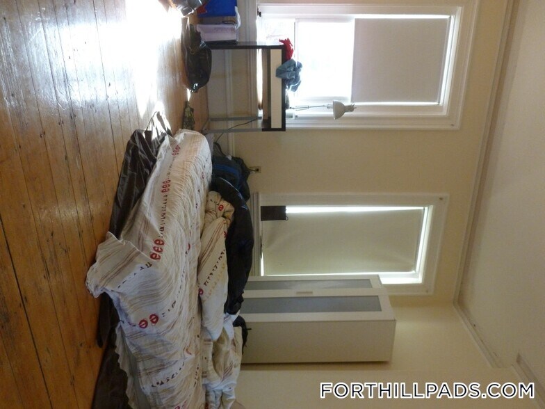 Building Photo - 227 Roxbury St