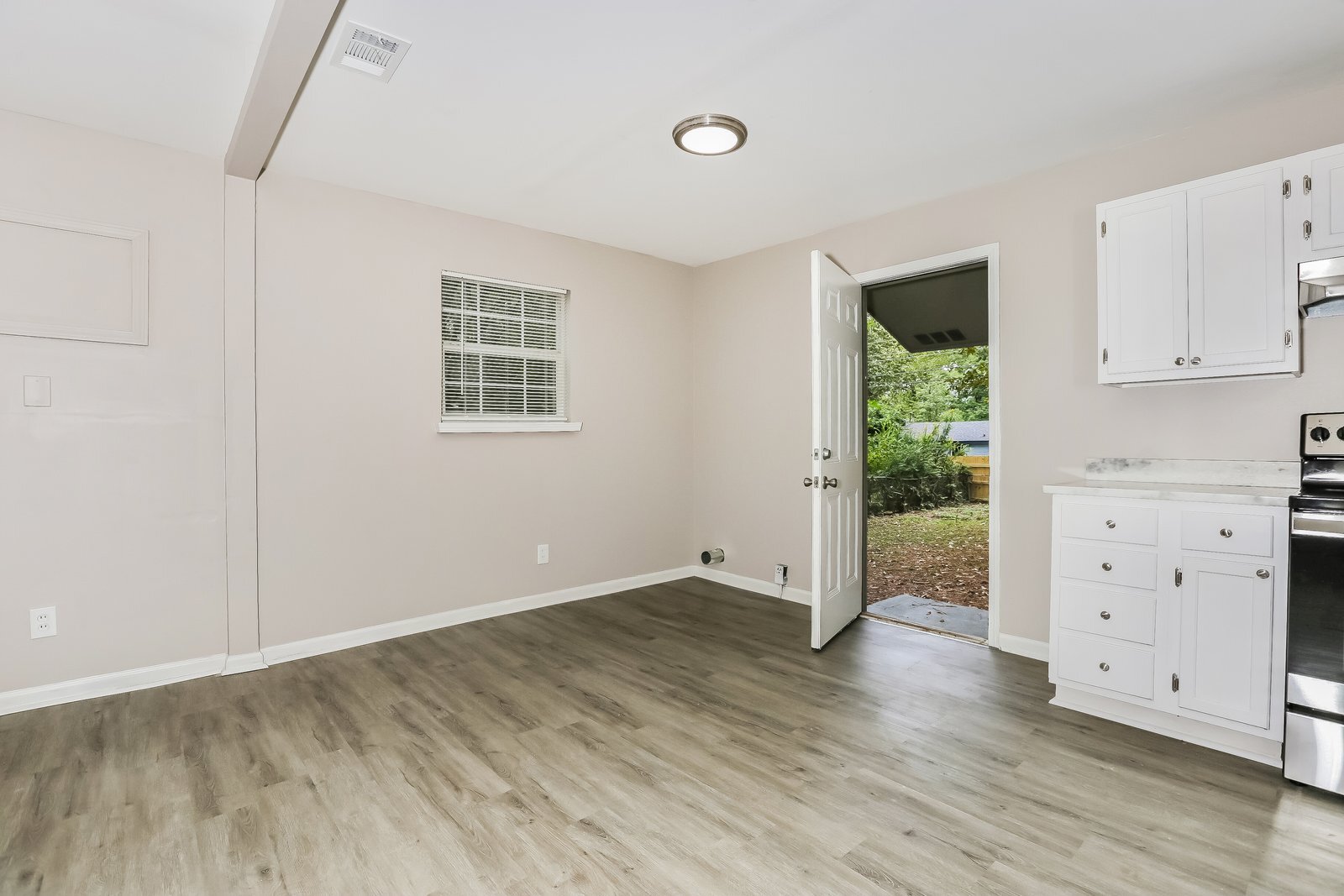 Building Photo - 7212 Knollwood Rd