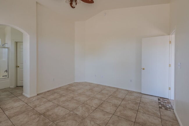 Building Photo - Rancho Sahuarita