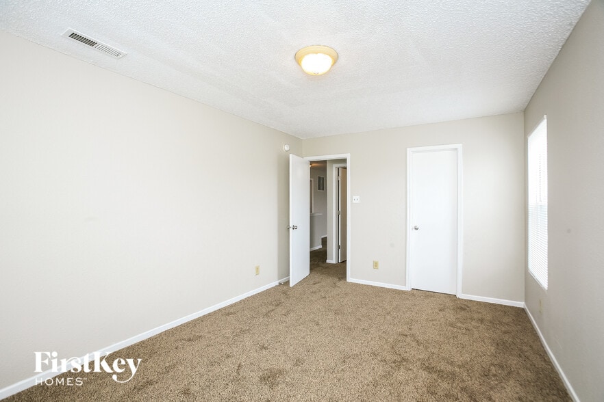 Building Photo - 12164 E 141st St