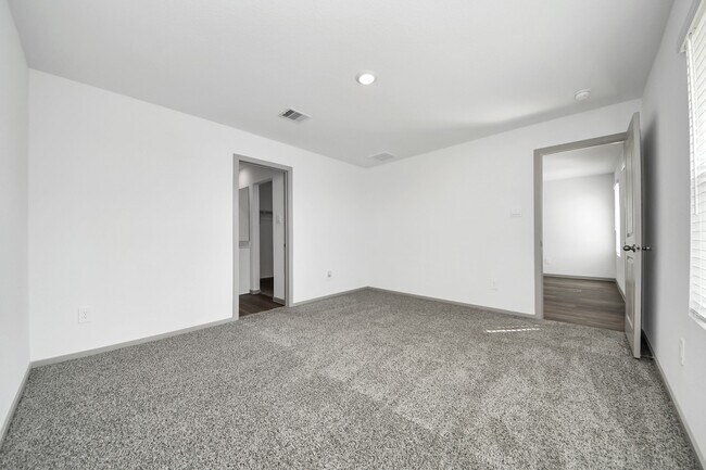 Building Photo - 1018 Bluegill Ln