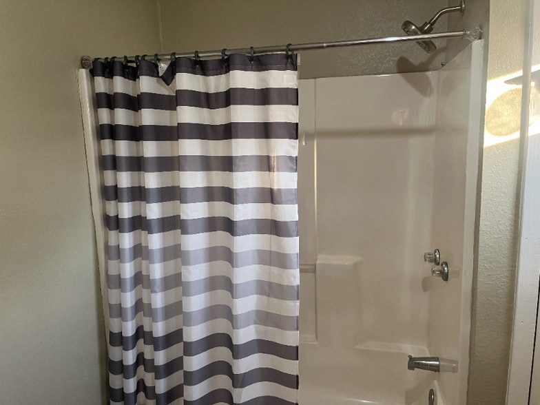 Building Photo - 10842 Knollwood Dr