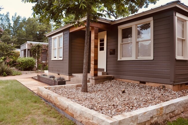 Building Photo - 1306 Oxford Ave