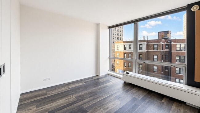 Building Photo - 2400 N Lakeview Ave