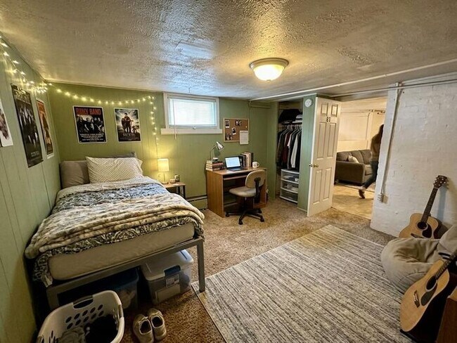 Building Photo - 1/2 Off First Months Rent! 3 Bed + 2 bonus rooms in basement, 2 Bath Home NEAR CSU! Flexible leas...