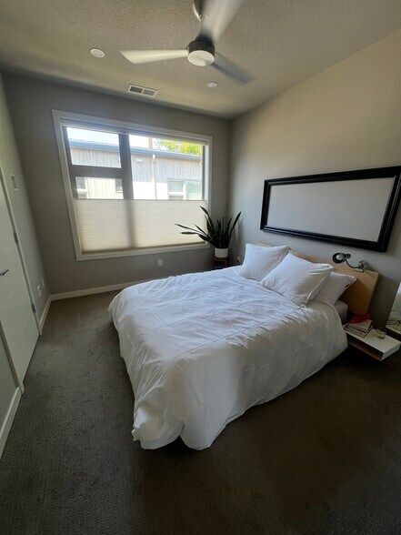 Master bedroom - 2515 SE 29th Ave