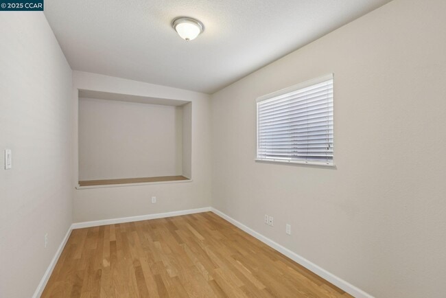 Building Photo - 1035 Alta Mesa Dr
