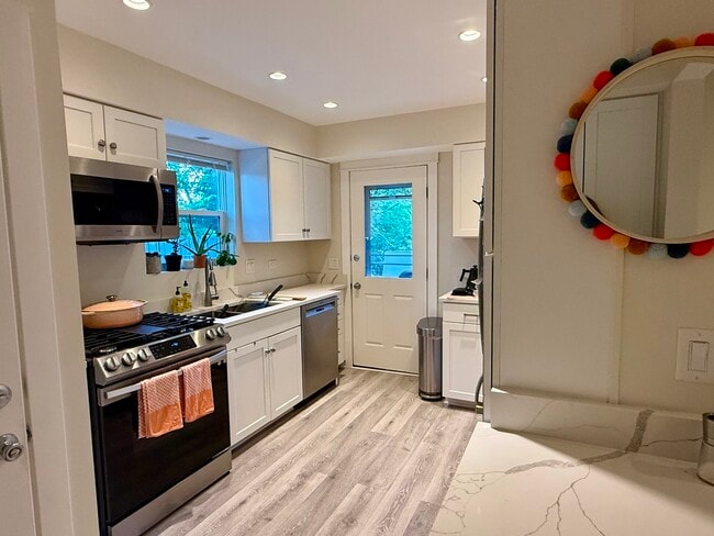 Building Photo - 212 Franklin St