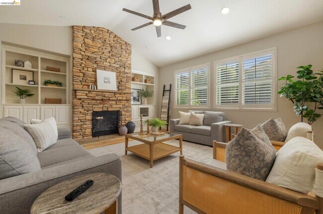 Building Photo - 822 Shasta Daisy Dr