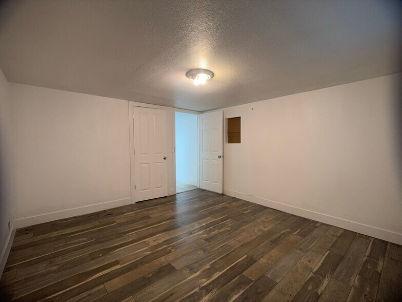 Building Photo - 4950 Milwaukee St