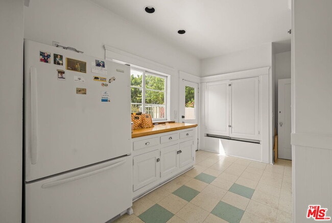 Building Photo - 801 N Rodeo Dr