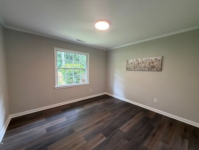 Building Photo - 228 College Dr