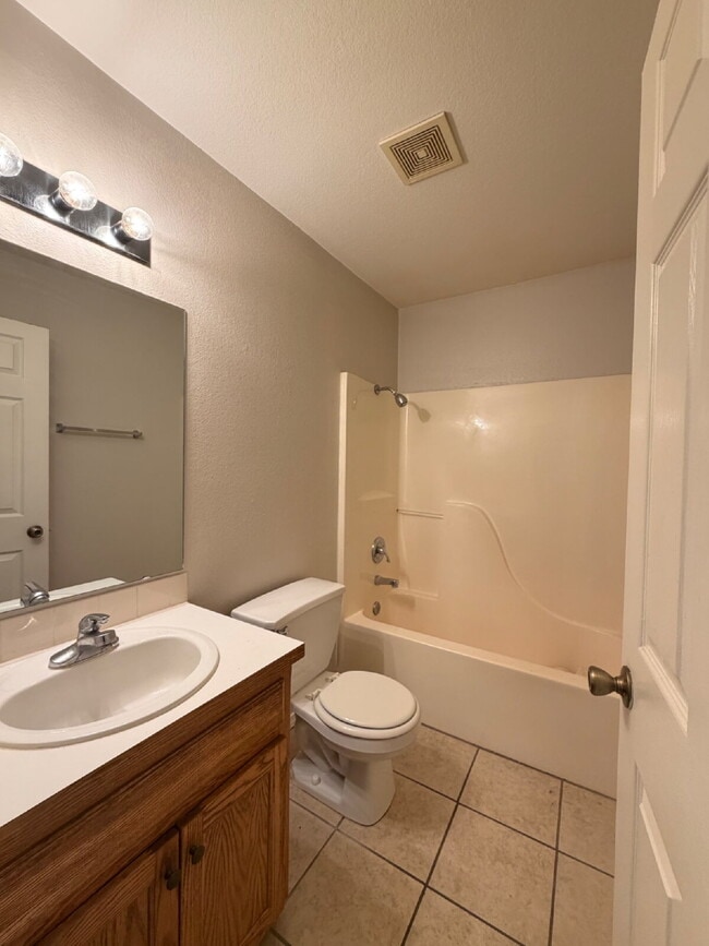 Building Photo - Last 2BR / 2BA unit - Community swimming pool