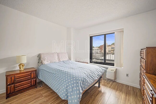 Building Photo - 2540 Shore Blvd