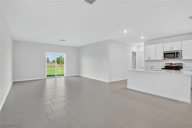 Building Photo - 19565 Fairhill Ct