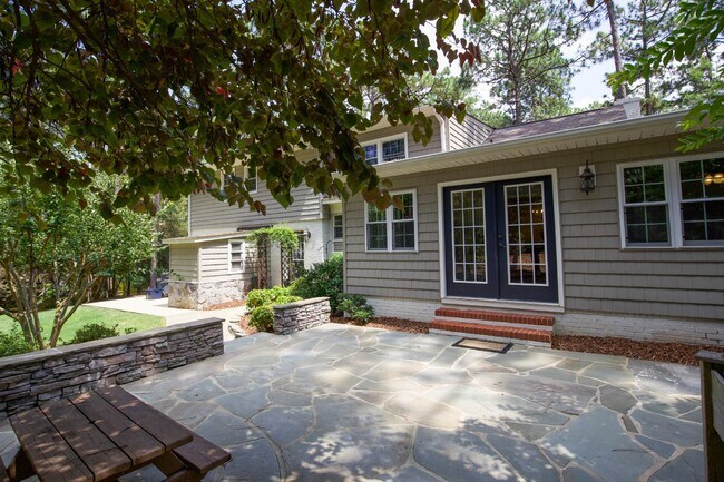 Building Photo - Stunning home in Weymouth Woods Southern P...