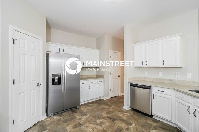 Building Photo - 6 Bedroom Pet-Friendly Home in Buford, GA with Main Street Renewal