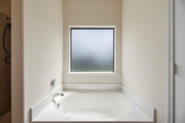 Building Photo - 23827 S Newport Bend