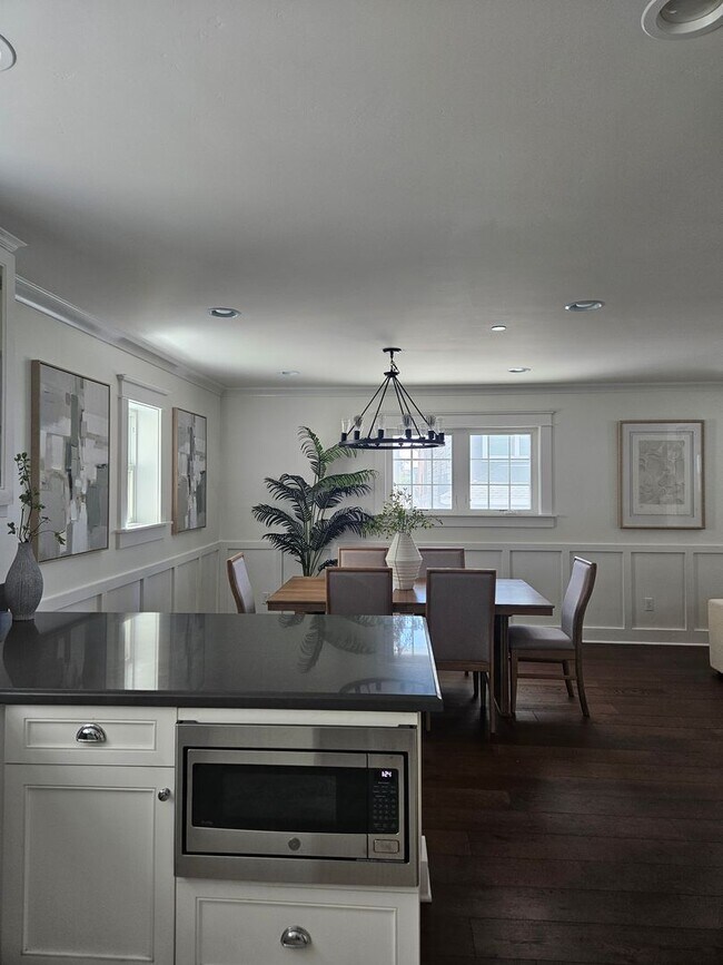 Building Photo - 3 Bedroom Plus Home with Roof Top Deck
