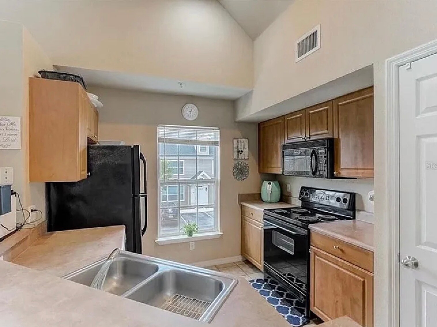 Building Photo - 5541 Rosehill Rd