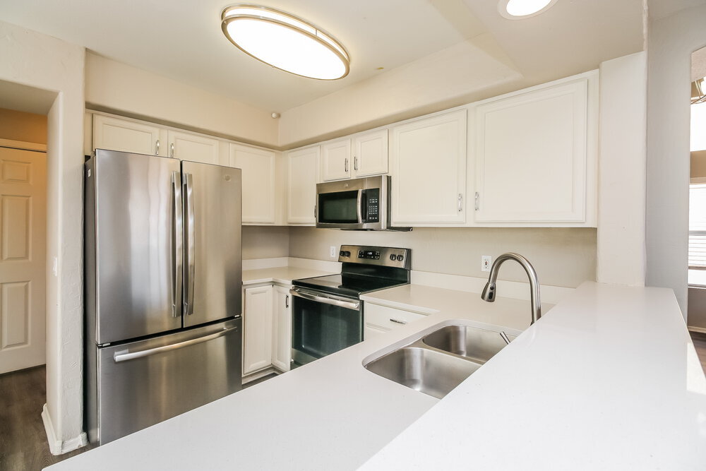 Building Photo - 645 S Balboa