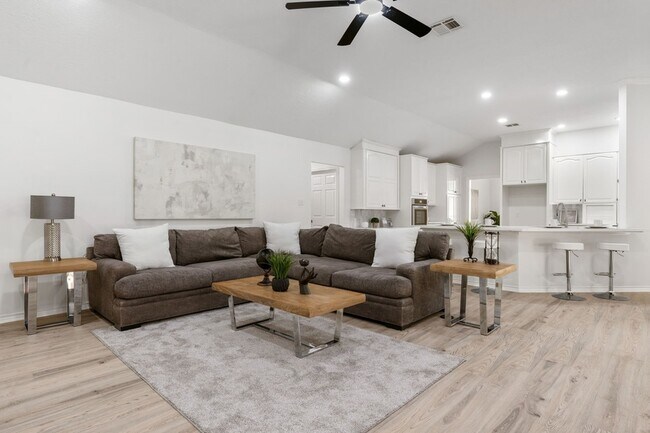 Building Photo - 10 Autumn Oaks Dr