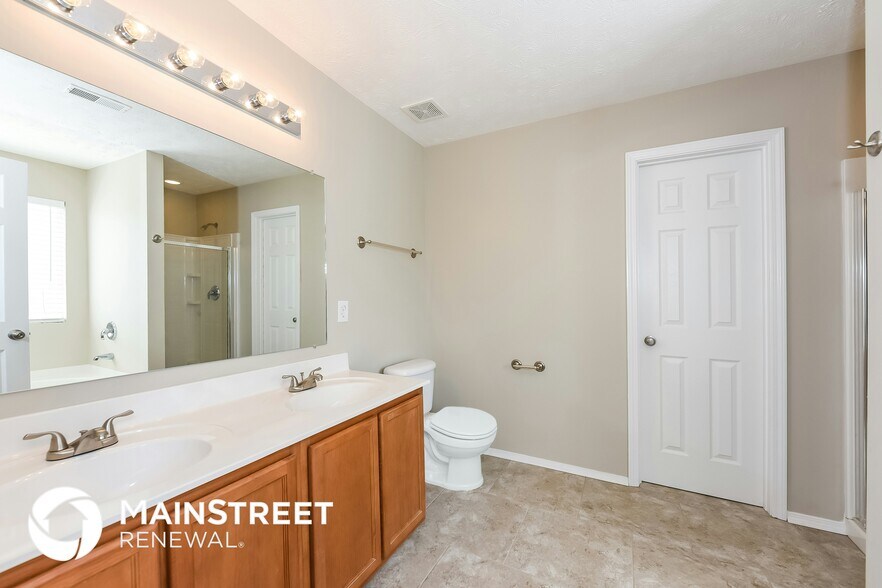 Building Photo - 2856 Park Knoll Dr