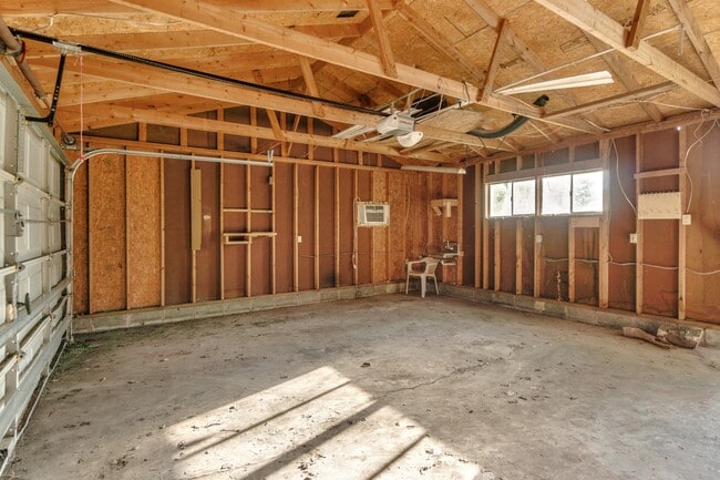 Building Photo - 5017 Indianola Ave