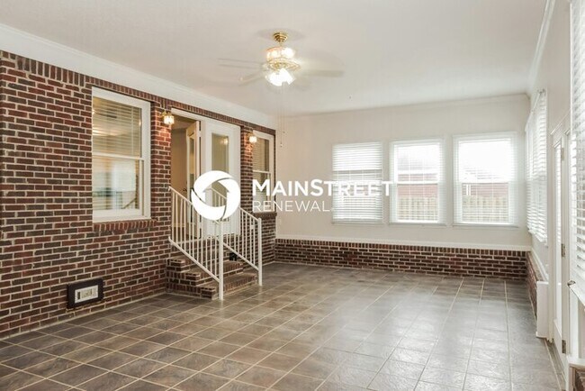 Building Photo - 3 Bedroom Pet-Friendly Home in HUNTSVILLE, AL with Main Street Renewal