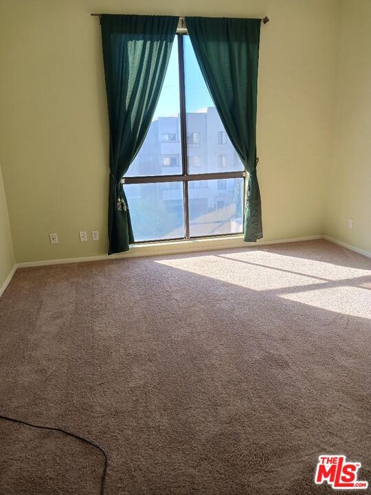 Building Photo - 533 S St Andrews Pl